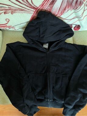 Aritzia TNA cropped zip hoodie